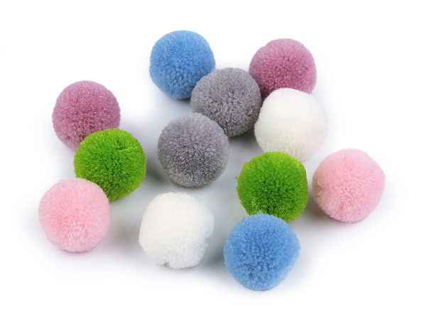 Pompons et fils pelucheux