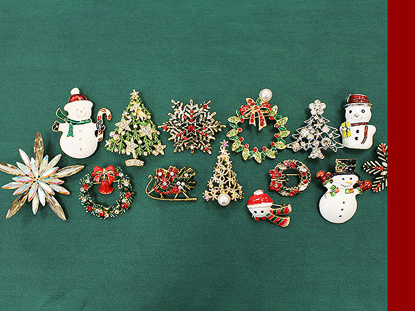 Christmas brooches and accessories 