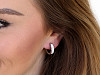 Ohrringe mit geschliffenen Steinchen aus rostfreiem Metall