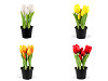 Tulipes artificielles dans un pot