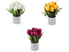 Tulipani artificiali, all'interno di un vaso di fiori