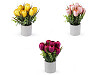 Tulipani artificiali, all'interno di un vaso di fiori
