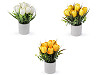 Tulipani artificiali, all'interno di un vaso di fiori