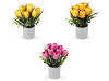 Tulipani artificiali, all'interno di un vaso di fiori