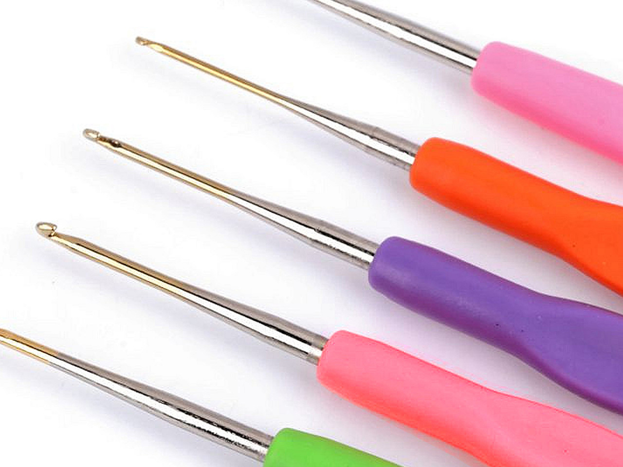 Háček na háčkování se silikonovou rukojetí, zlatá špička vel. 0,5; 0,6; 0,8; 1; 1,25, malé, 3 (0,8 mm) fialová