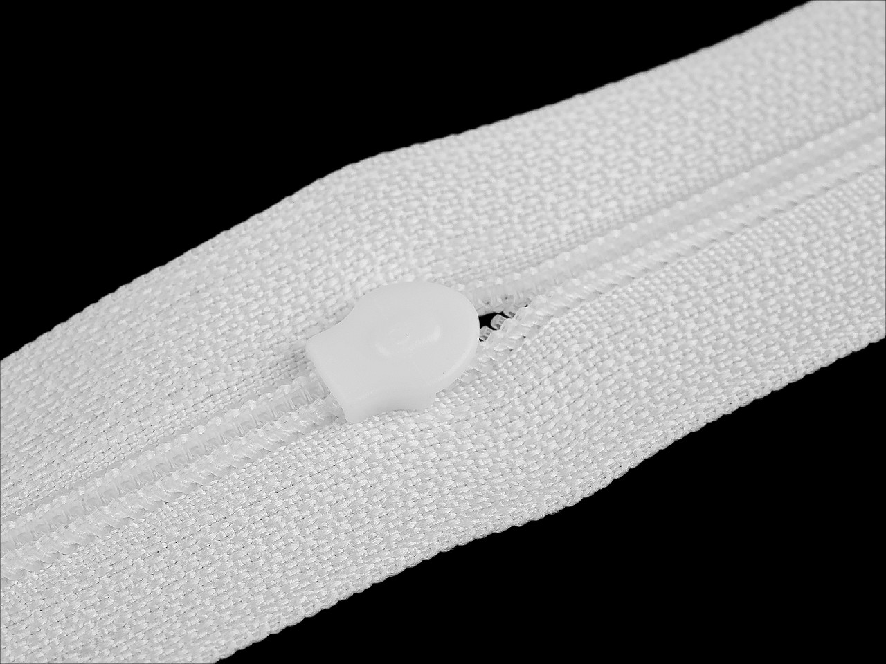 Zip spirálový No 3 s jezdcem neukončený délka 140 cm, malé, bílá