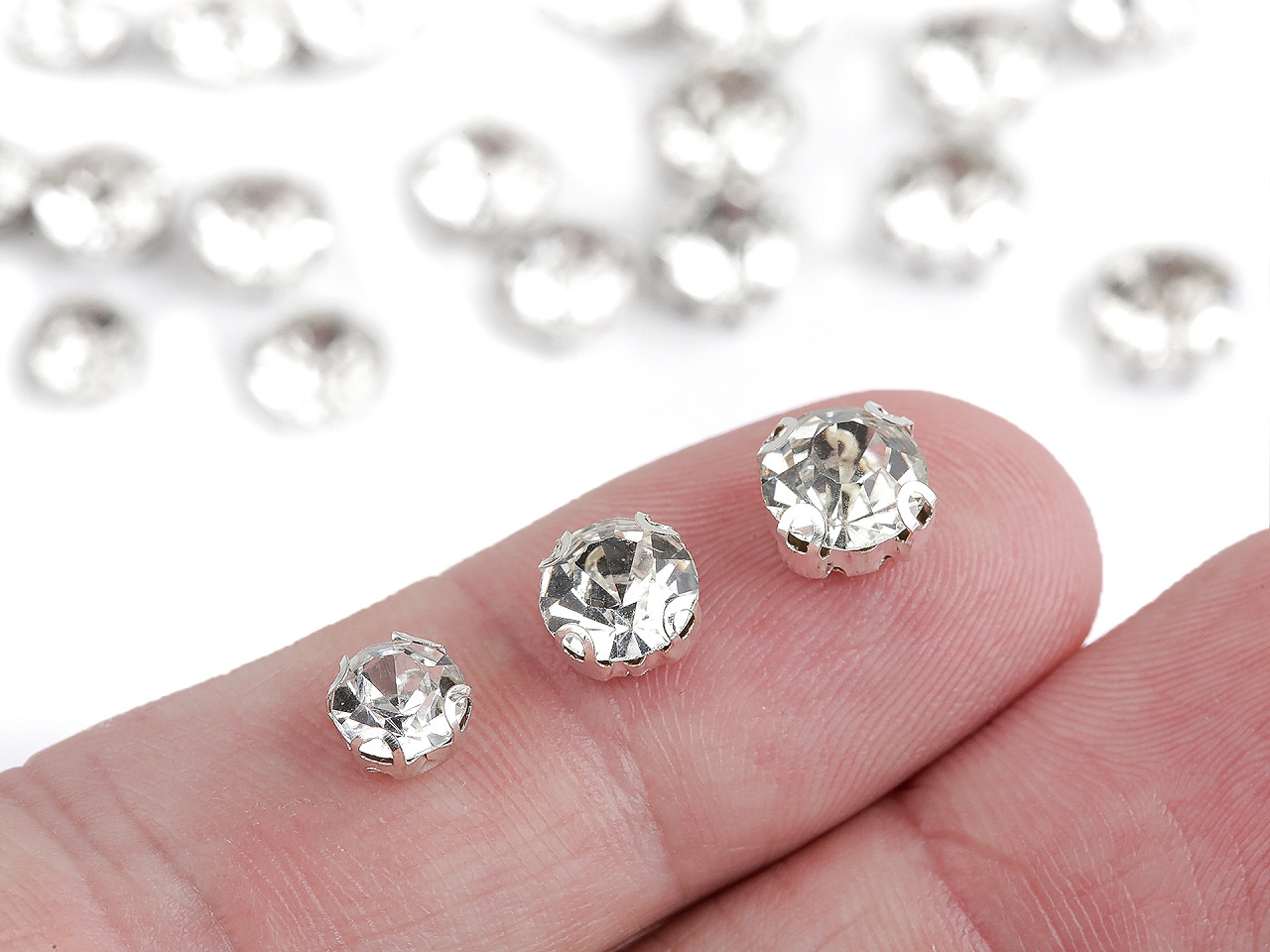 Našívacie šatóny / štras v puzdre / kotlíku Ø6; 7; 8 mm