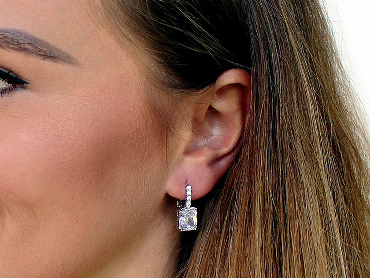 Náušnice z nerezové oceli s broušenými kamínky, střední, crystal