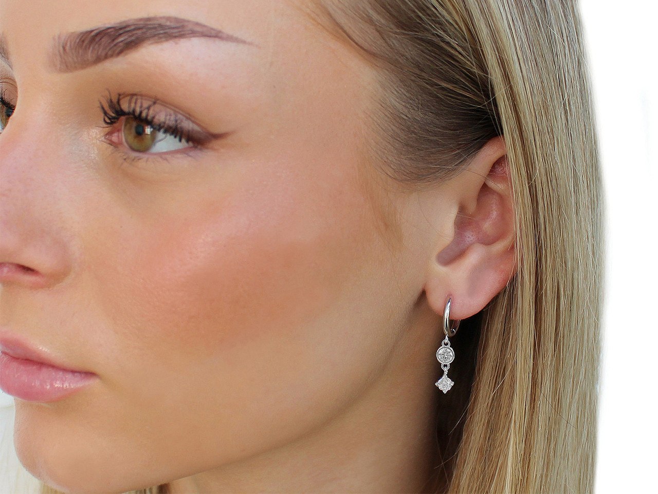 Náušnice z nerezové oceli s broušenými kamínky, střední, crystal