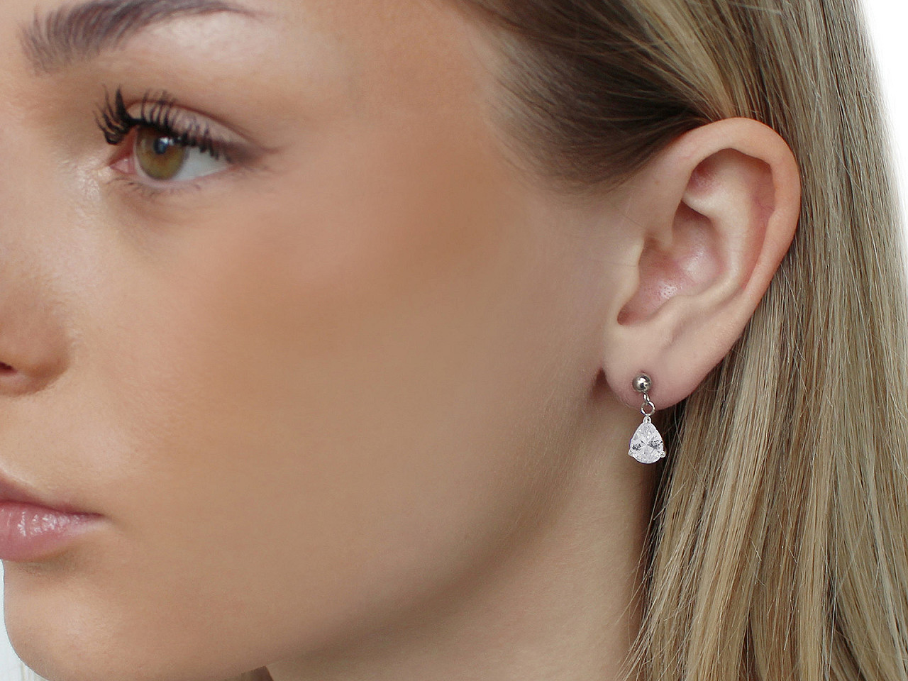 Náušnice z nerezové oceli s broušeným kamínkem, střední, crystal stříbrná