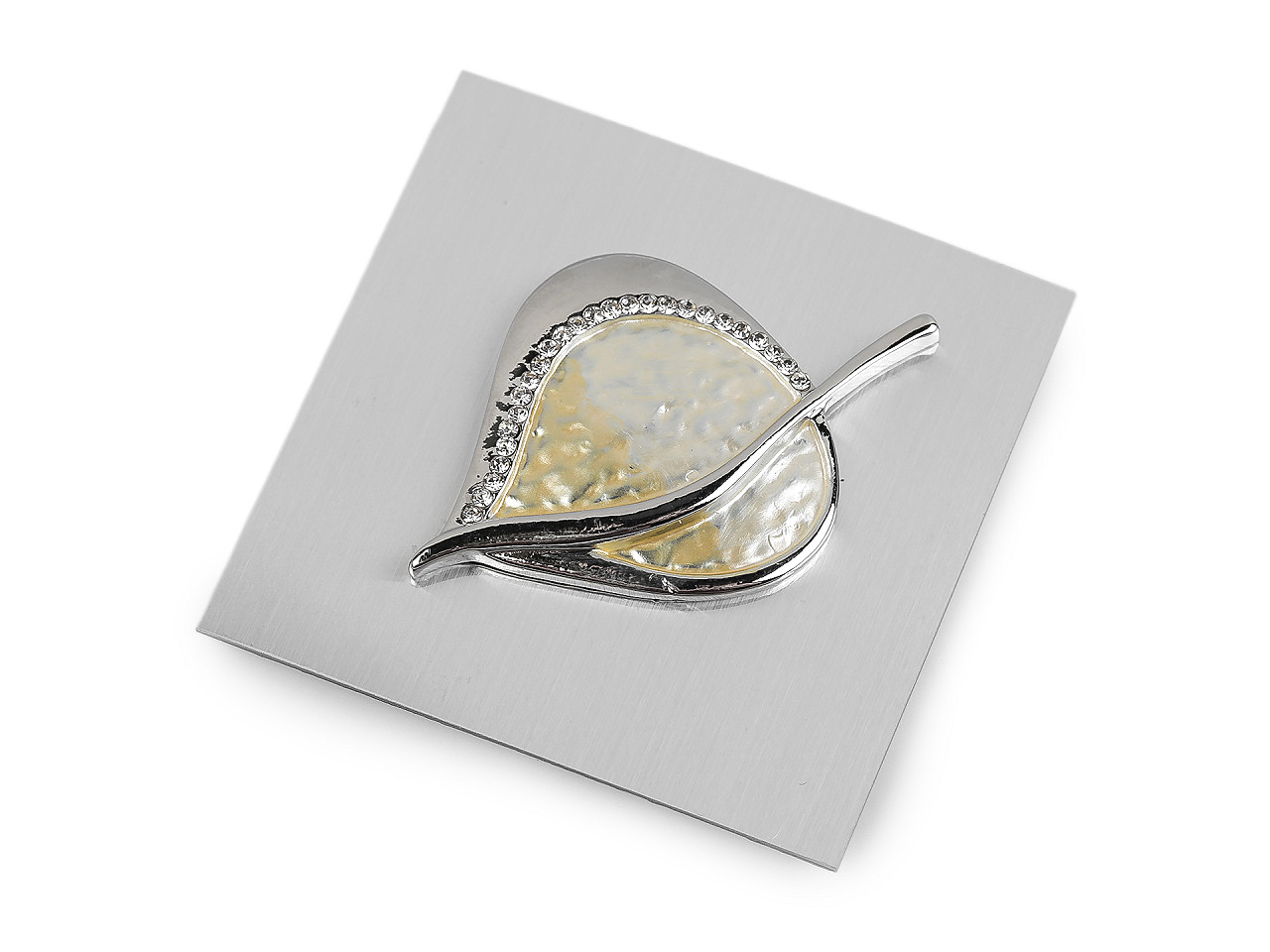 Magnetická brošňa s brúsenými kamienkami list