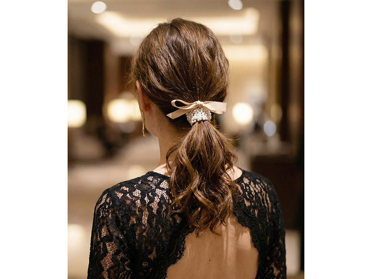 Perlová gumička do vlasů / náramek s mašlí, střední, 5 černá