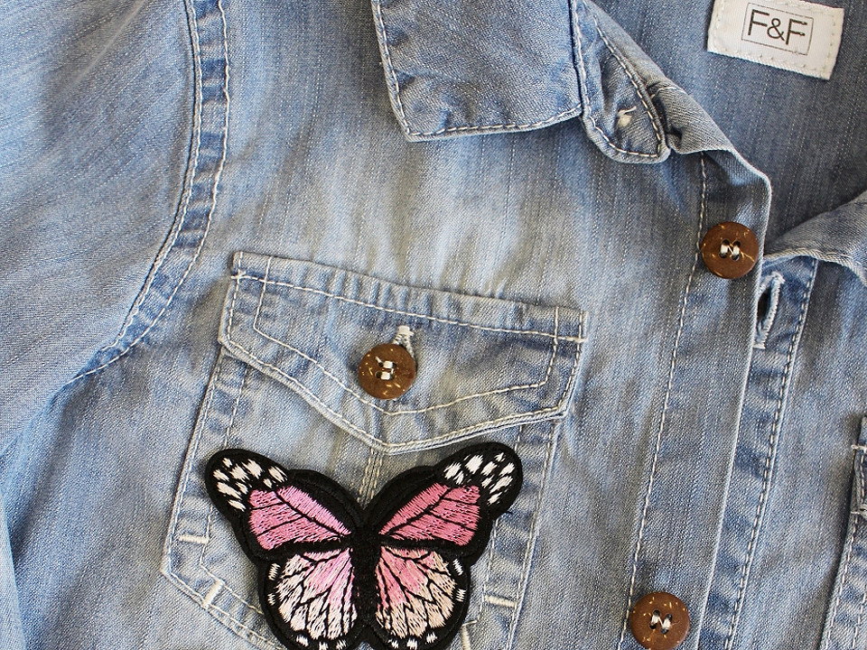 Nažehlovačka motýl, malé, 7 fialová purpura