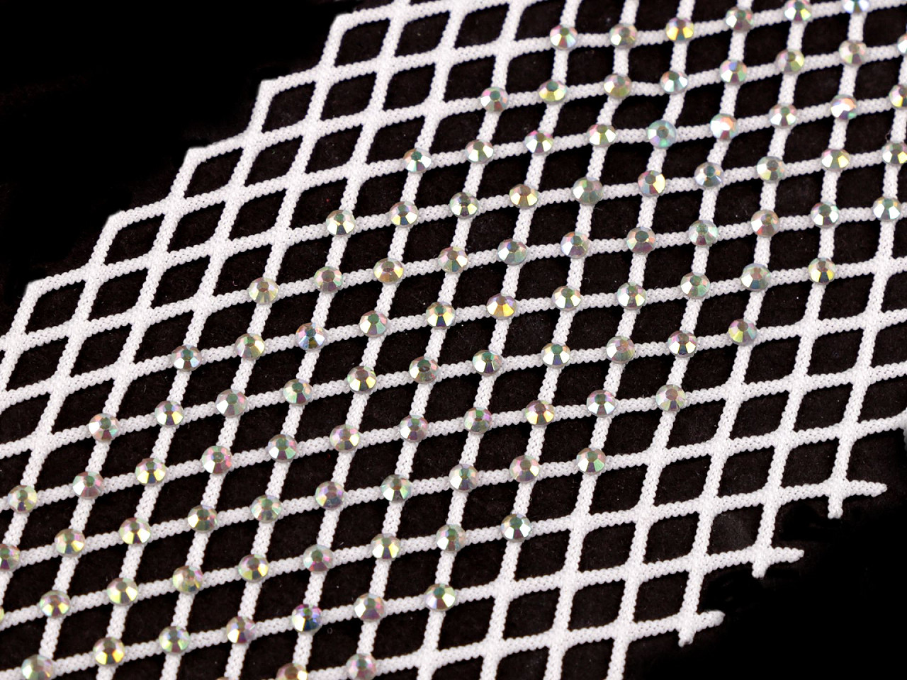 Pružná vsadka / síťovina / prýmek s broušenými kamínky šíře 75 mm, střední, 1 bílá crystal