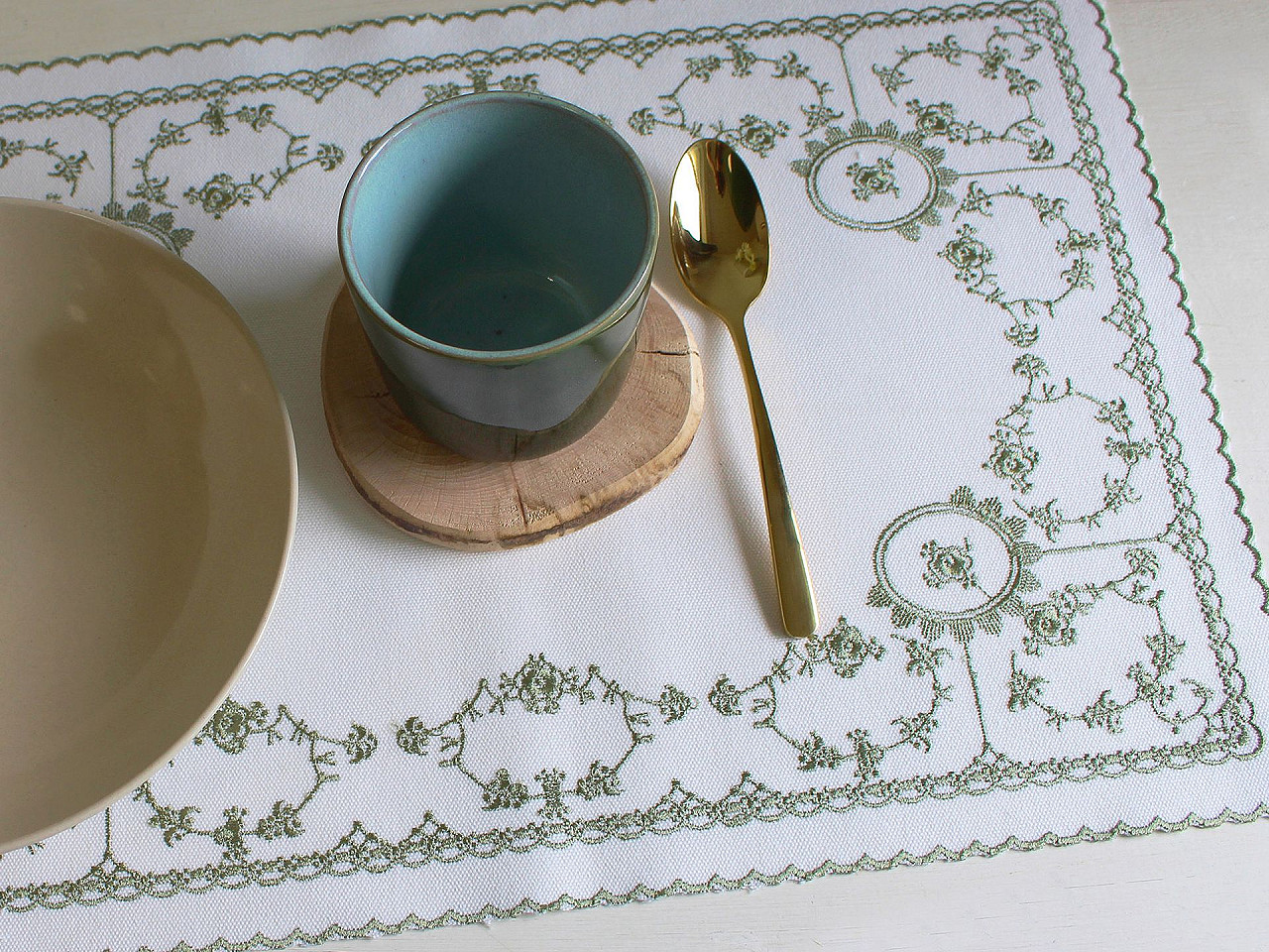 Prostírání textilní vyšívané 32x45 cm, střední, 2 (30x43 cm) modrá tmavá