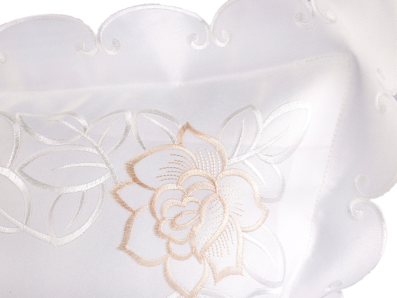 Povlak na polštář vyšívaný 45x45 cm, střední, 3 bílá béžová světlá