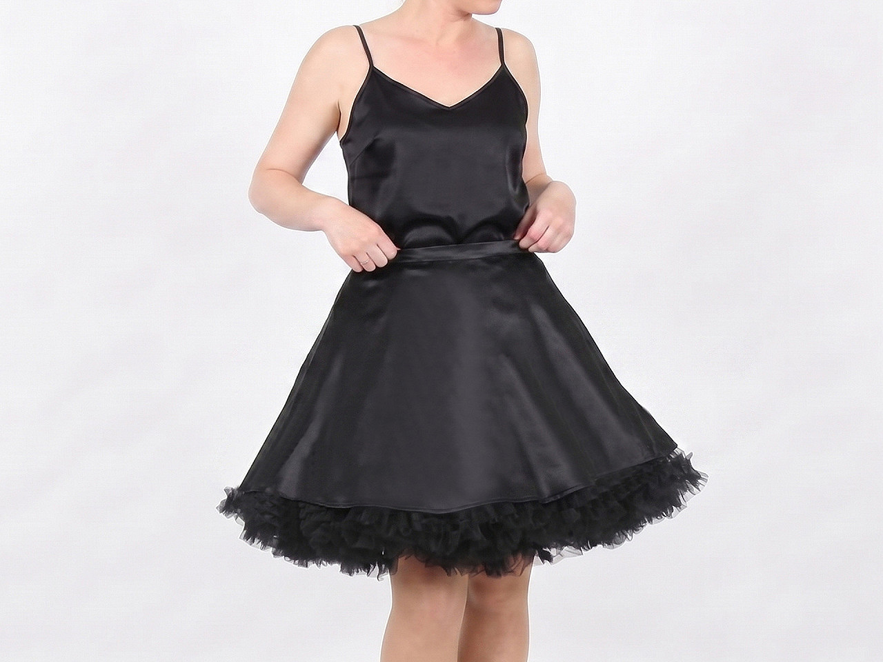 Spodnička s volánkem pod šaty / sukně, střední, 3 černá