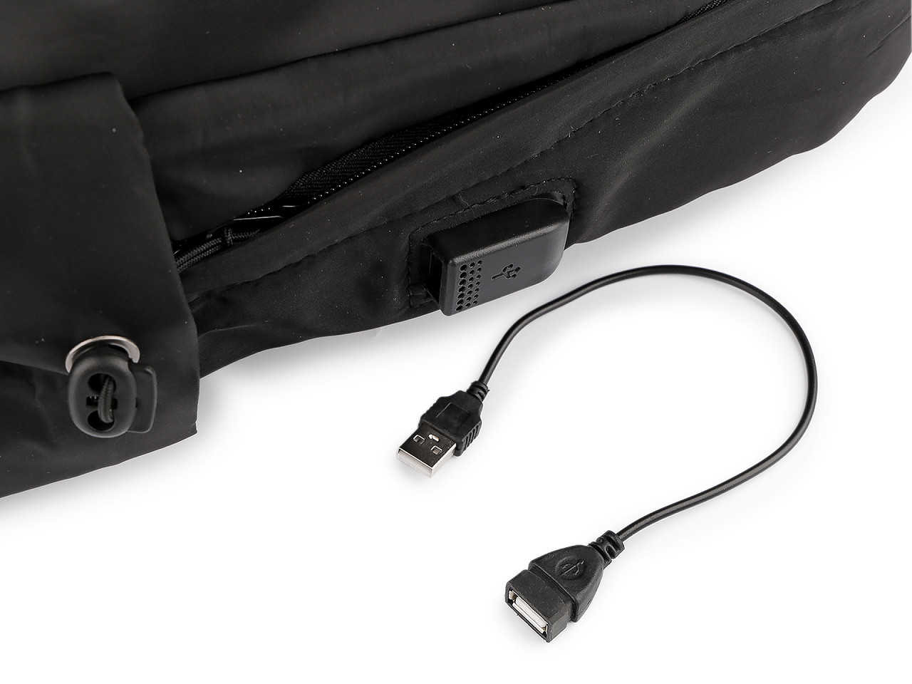 Cestovní batoh s USB portem 32x45 cm, velké, černá