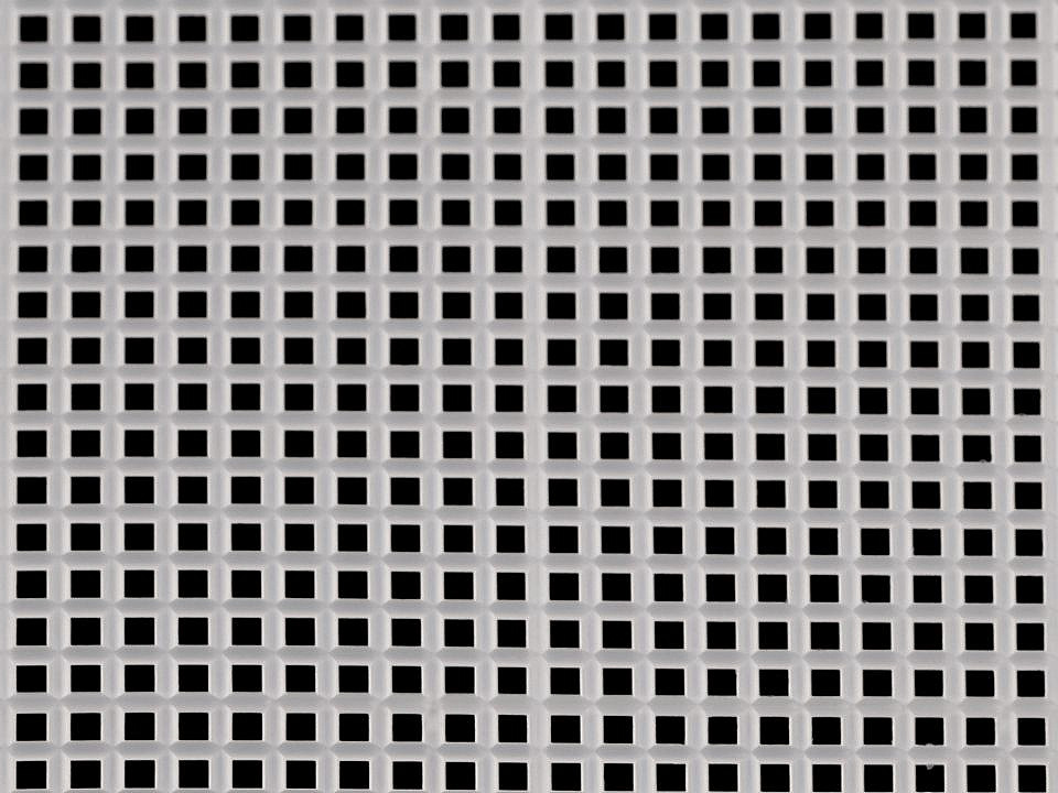 Plastová kanava / mriežka vyšívacia 34,5x57 cm