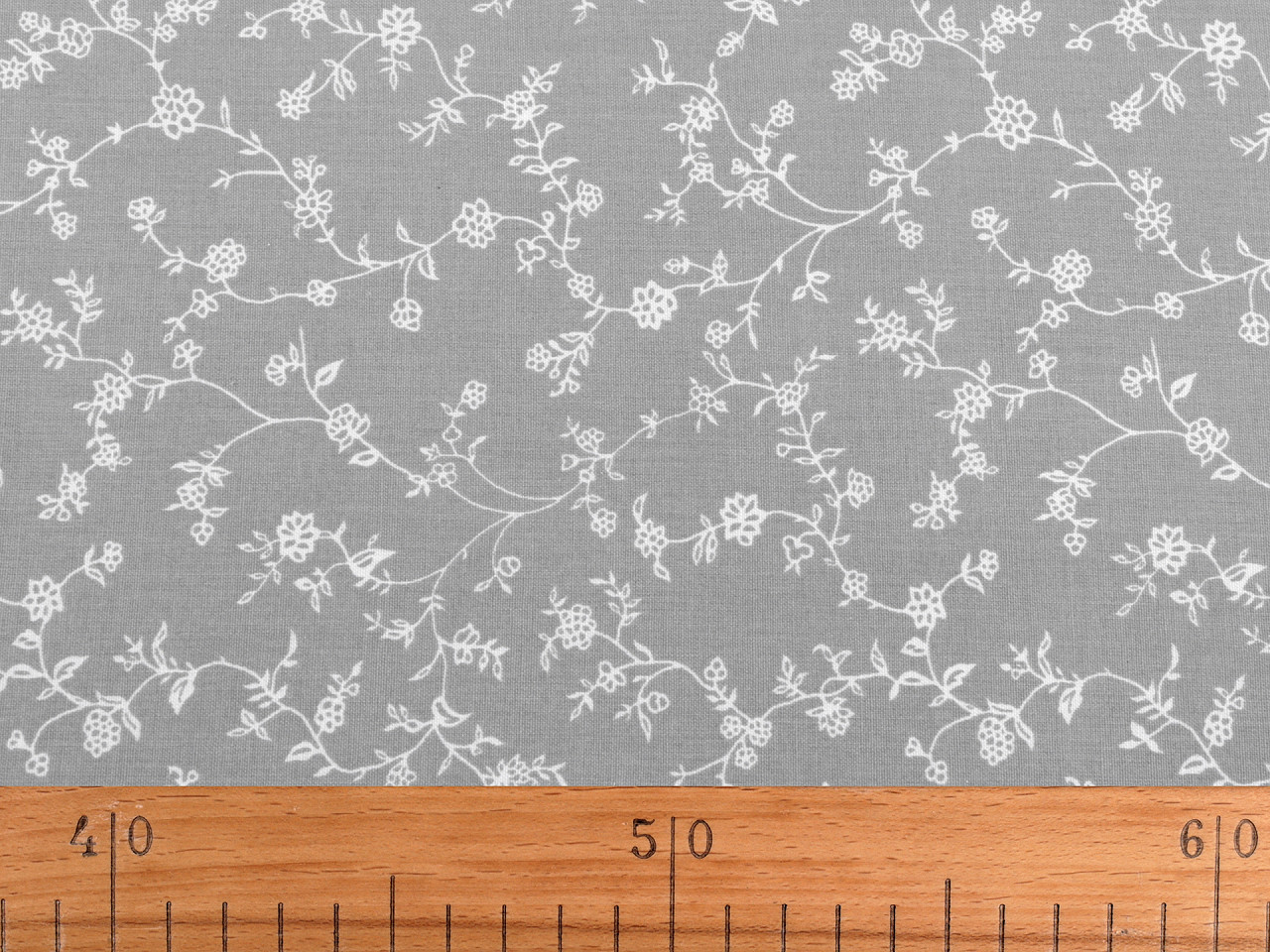 Bavlněná látka květy, střední, 5 černá