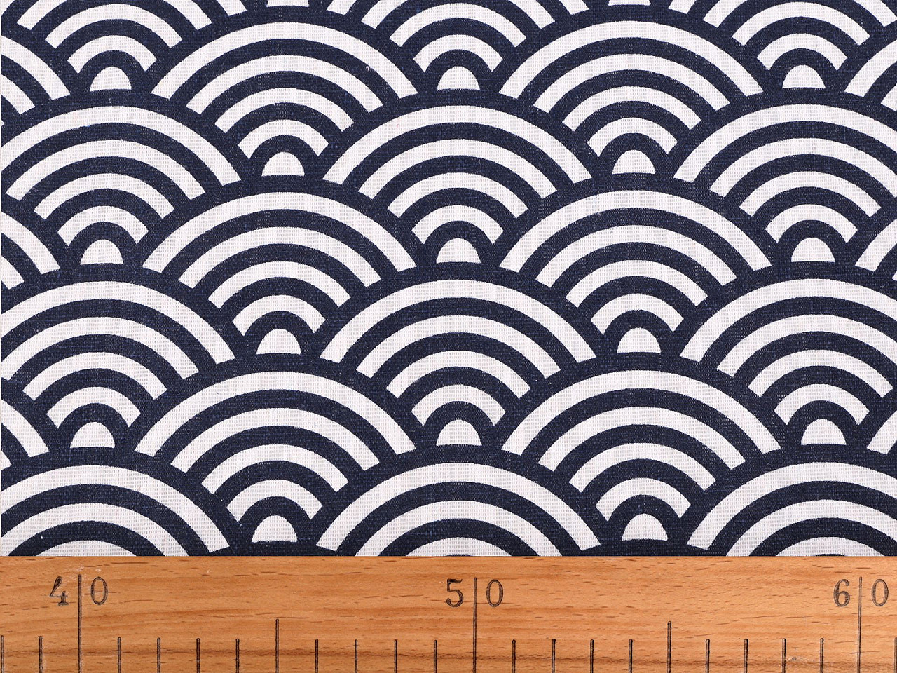 Bavlněná metráž / imitace lnu hrubší, vlnky, střední, režná modrá tmavá