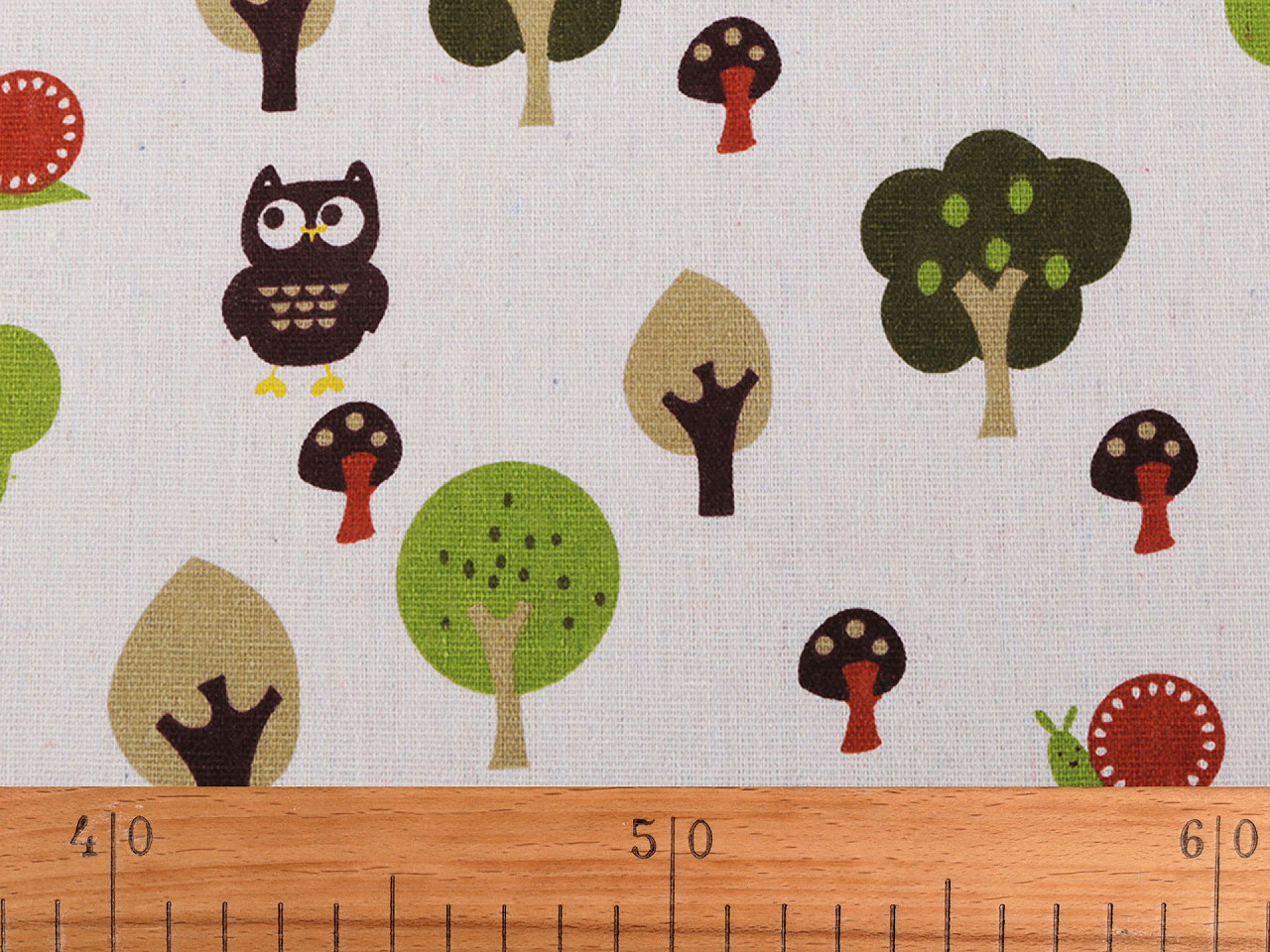 Bavlněná metráž / imitace lnu hrubší, lesní zvířátka, střední, režná