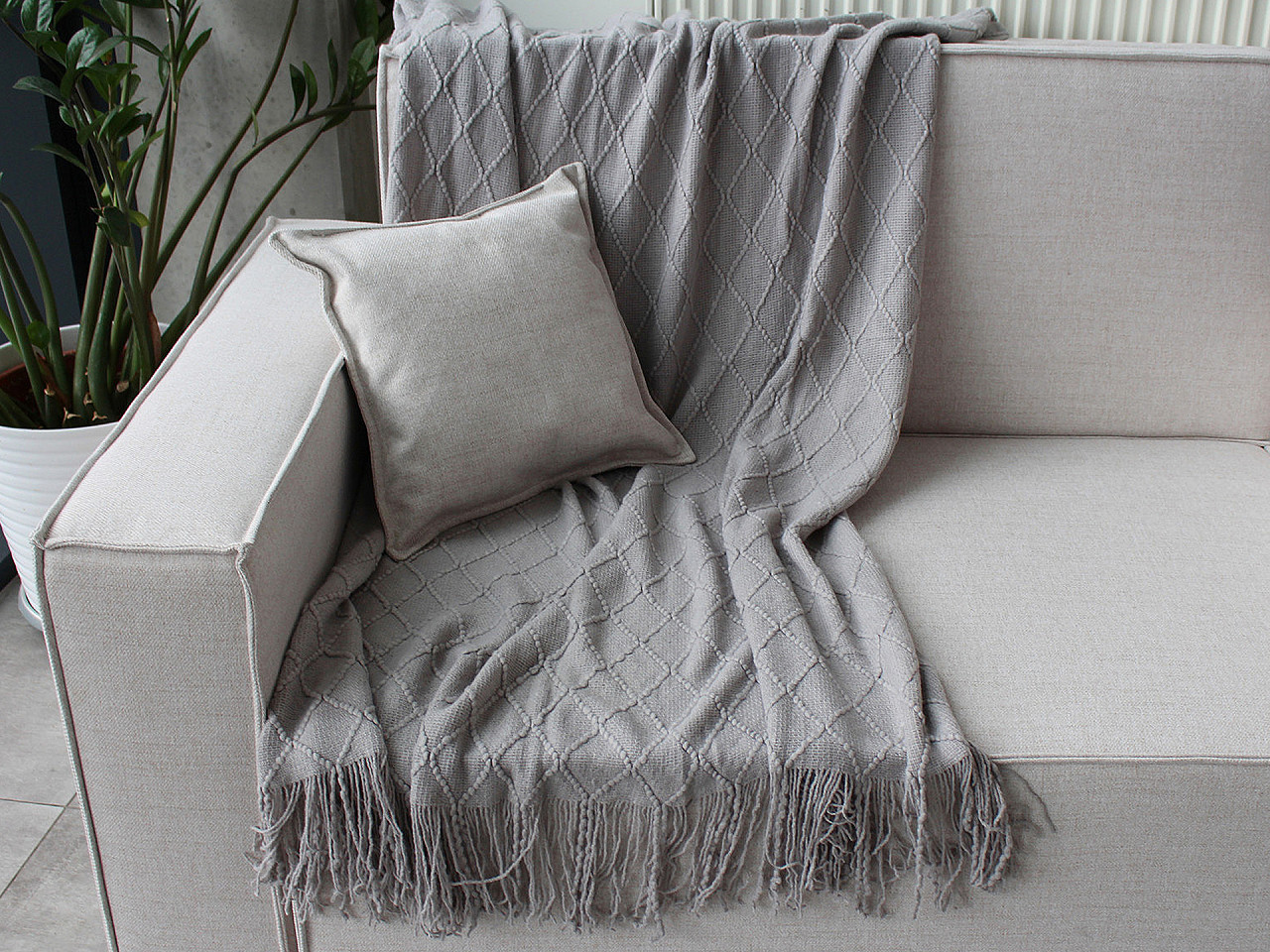 Pletená deka / přehoz s třásněmi 130x155 cm, střední, 3 hořčicová