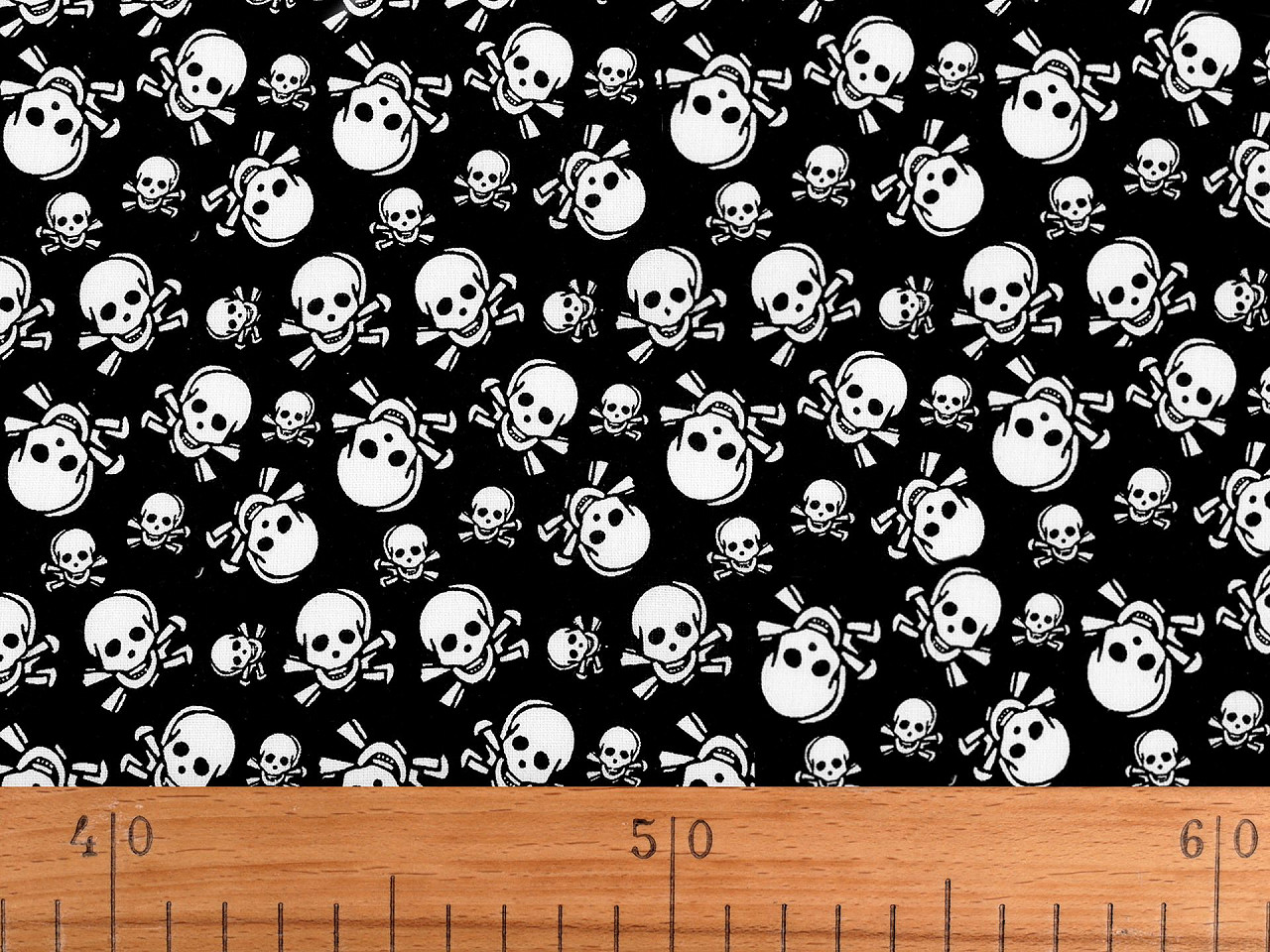 Bavlněná látka / plátno lebky, střední, černá bílá