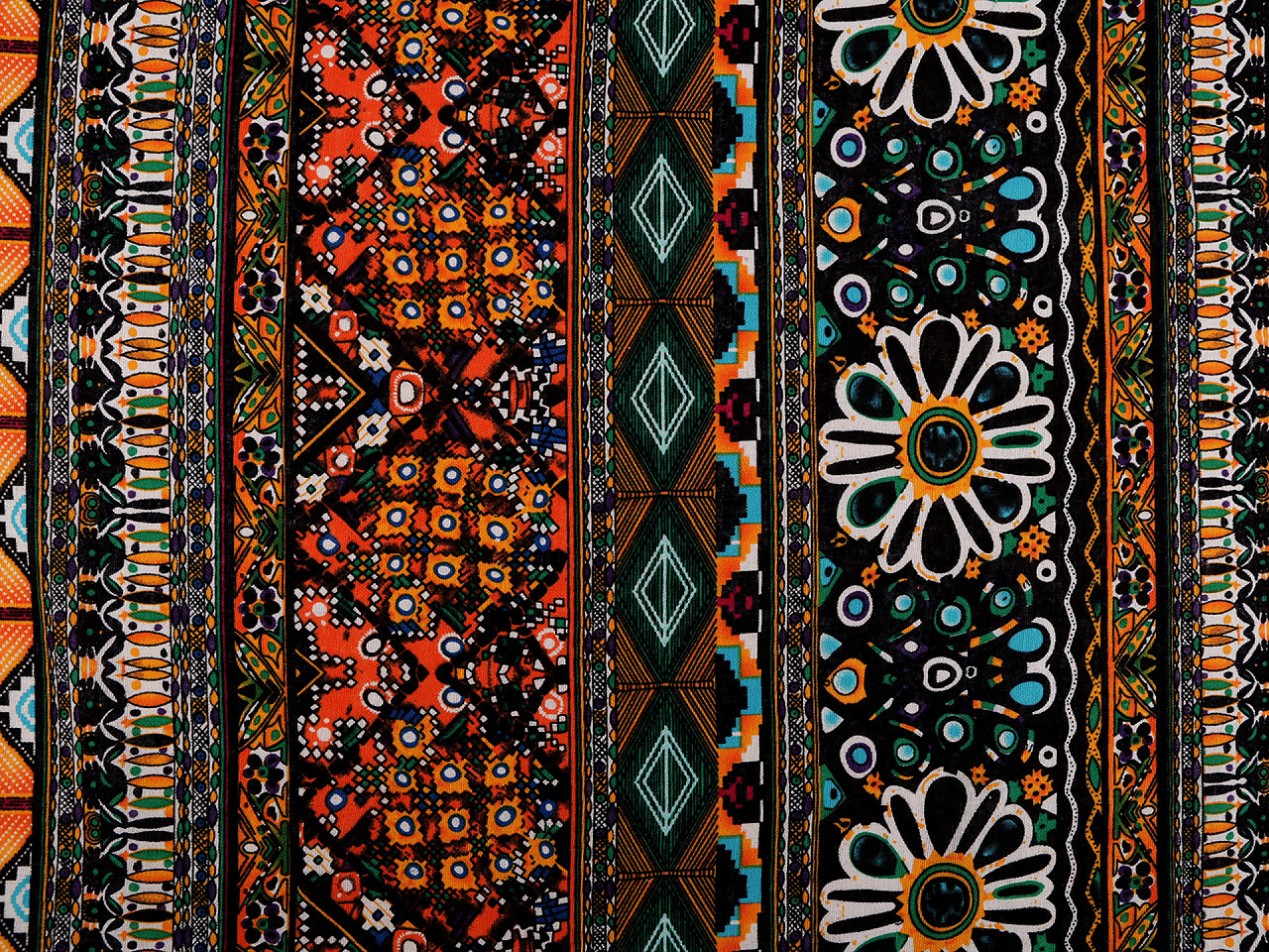 Bavlněná látka / plátno s řidší vazbou etno, střední, 1 červená