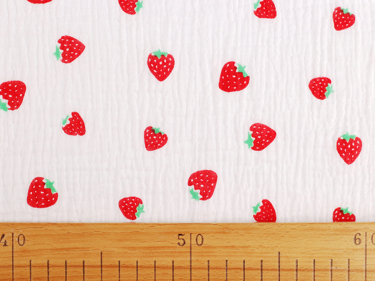 Mušelín / dvojitá gázovina jahody, střední, (16N) bílá