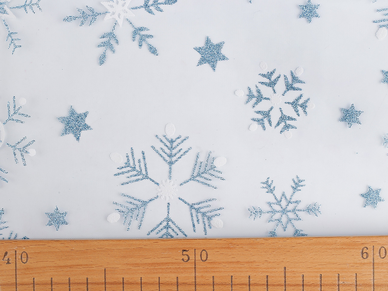 Tyl vánoční vločky s glitry, střední, modrá světlá