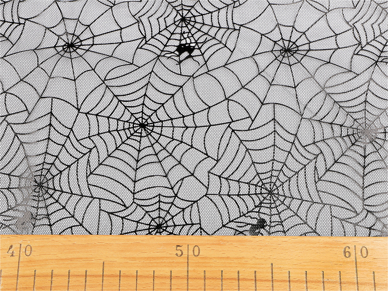 Tyl pavučina, střední, černá