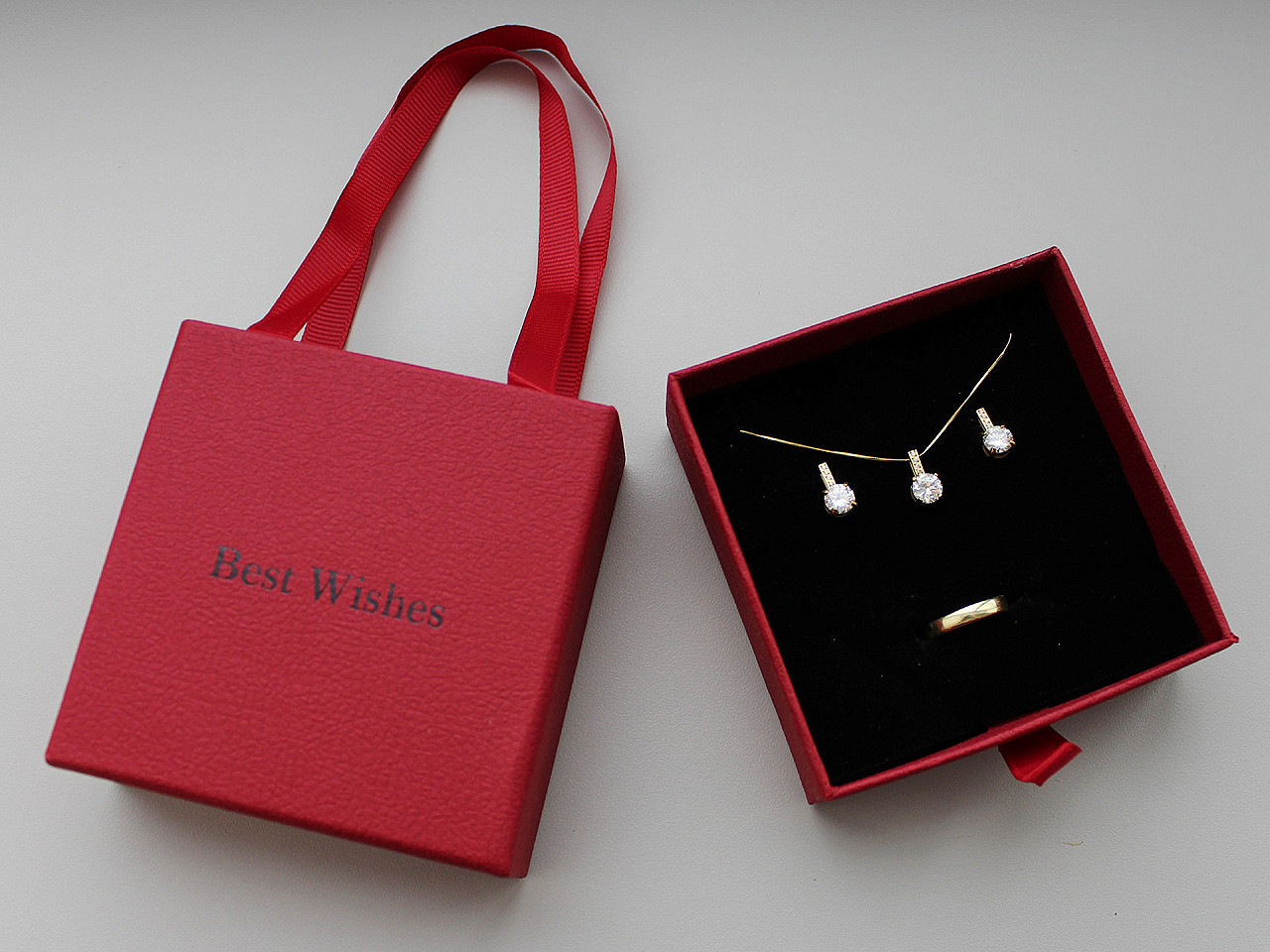 Krabička na šperky s uchem 9x9 cm, malé, 3 olivová zeleň