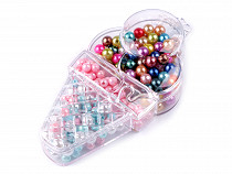 Ensemble de perles en plastique dans une boîte en forme de cornet de glace