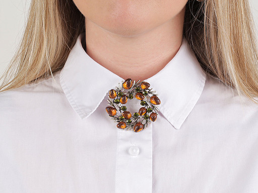 Bro s brouenmi kamnky vneek, sky