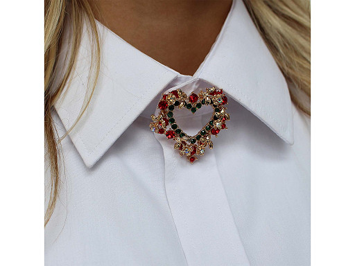 Bro s brouenmi kamnky vnon stromeek, srdce