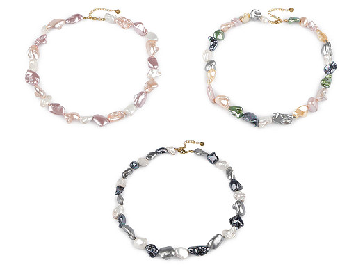 Biserna ogrlica napravljena od fragmenata školjki