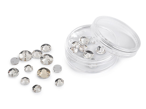 Mélange de strass à coudre dans un pot