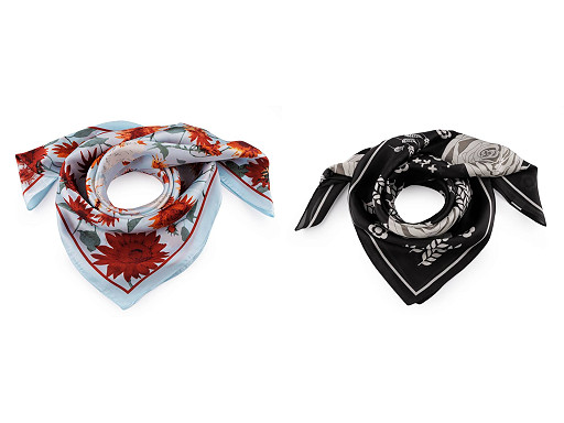 Sciarpa in raso, dimensioni: 70 x 70 cm