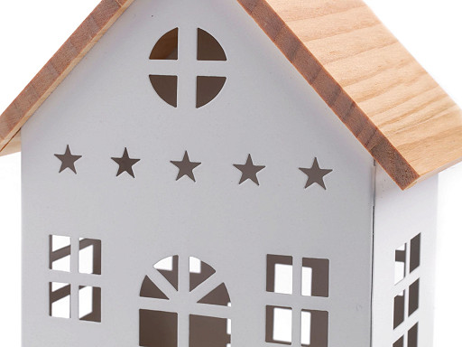 Dekorace domeek plechov s devnou stechou