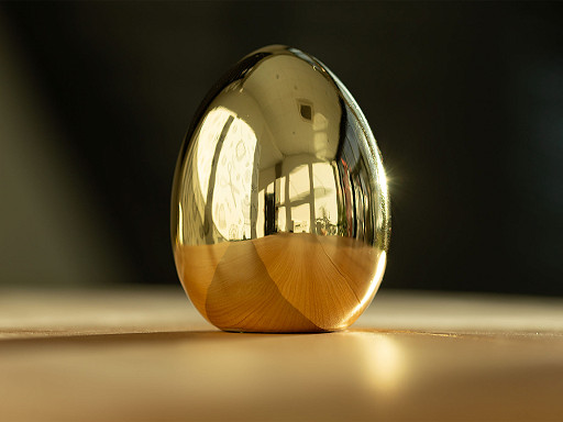 Hhúsvéti aranyszínű tojás dekoráció