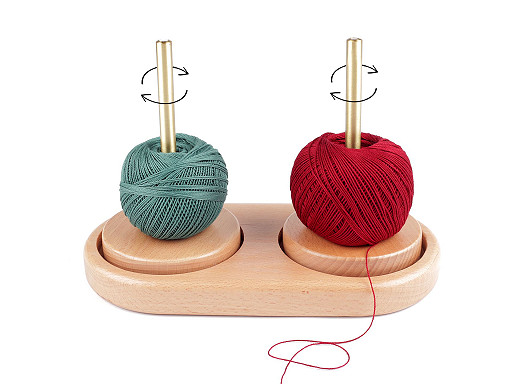 Wooden yarn unwinder