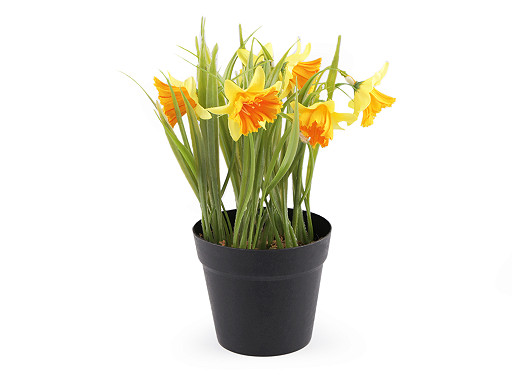 Jonquilles artificielles dans un pot de fleurs