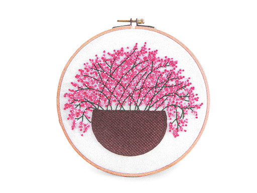 Embroidery gift set with pre-printed motif