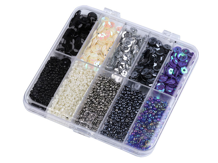 Ensemble de perles de rocaille et de sequins dans une boîte en plastique