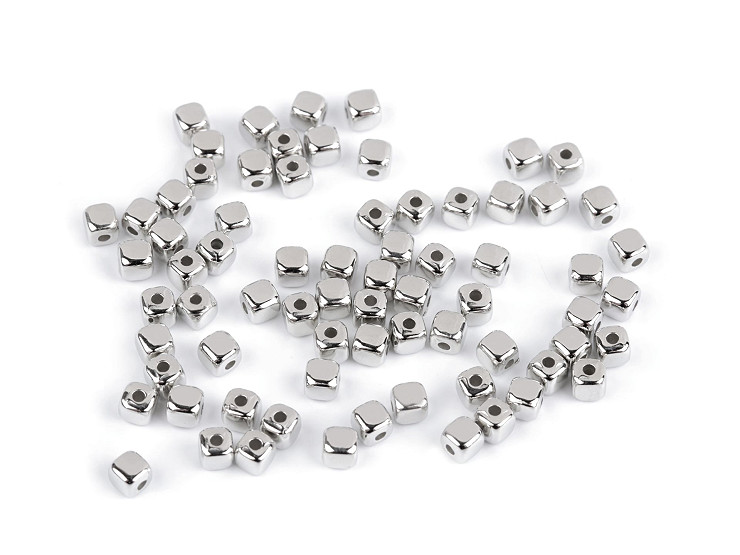 Koraliki plastikowe mini gwiazdy, serca, kostki metaliczne 