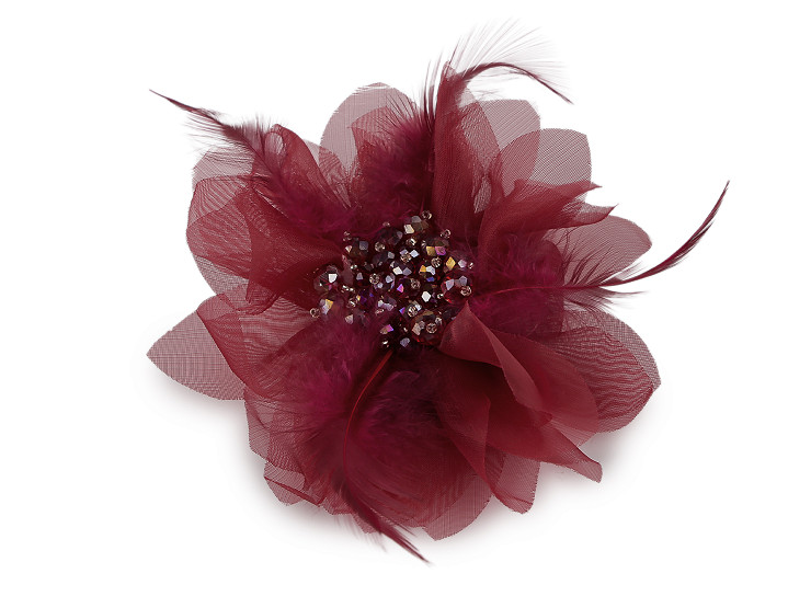 Brošňa so sklenenými brúsenými korálikmi a perím