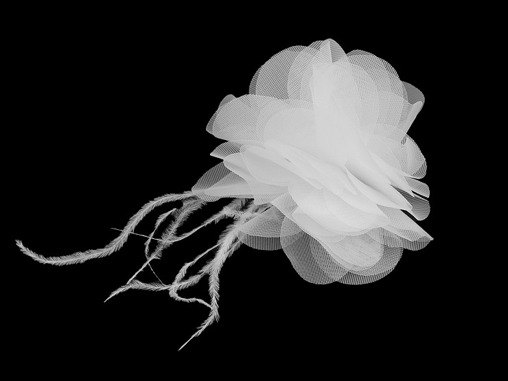 Šifónový kvet s perím na našitie a nalepenie Ø8-9 cm
