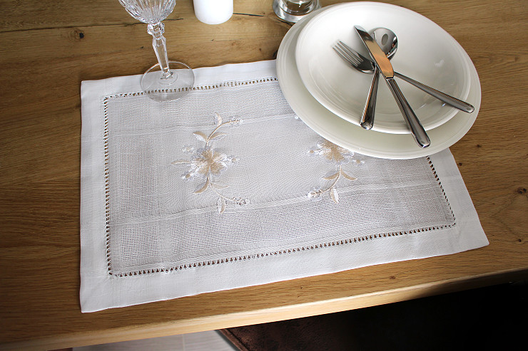 Set de table brodé, 30 x 45 cm