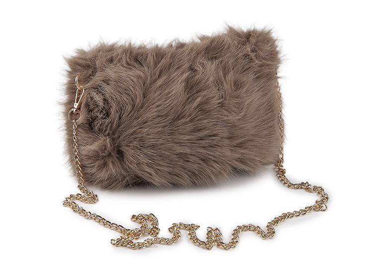 Kožešinová kabelka s kovovým řetízkem 24x19 cm
